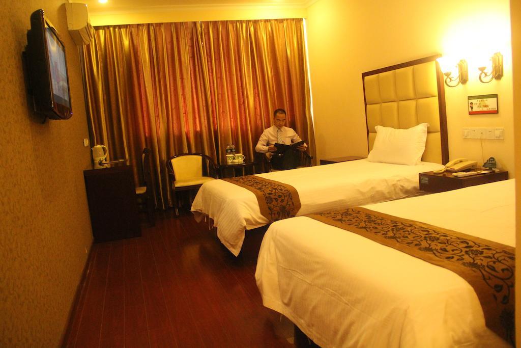 Greentree Inn Guangdong Guangzhou Jichang Road Express Hotel חדר תמונה