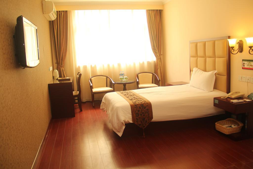 Greentree Inn Guangdong Guangzhou Jichang Road Express Hotel חדר תמונה